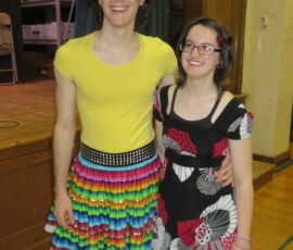 We love it when veteran dancers bring newcomers! contra3d-0513-14